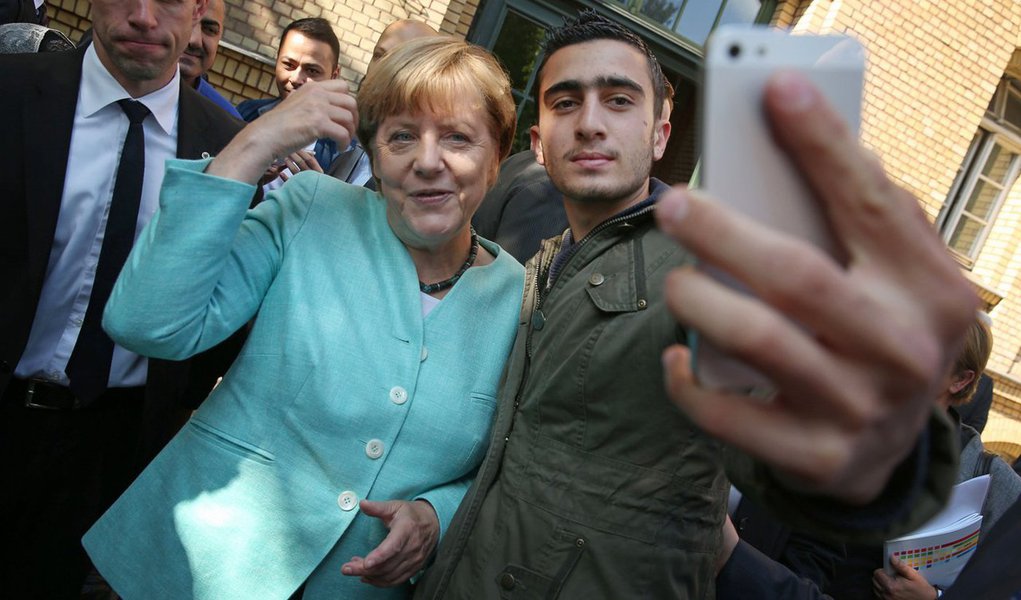 A chanceler alemã Angela Merkel afirmou nesta sexta-feira 16 que não entende por que os países do Leste Europeu se sentem às vezes "maltratados" com a crise dos refugiados e por que reagem de forma tão dura; "Pela primeira vez, discutimos seriamente essa questão, de que não se trata de 1 bilhão ou 2 bilhões, mas sim de princípios básicos", disse Angela Merkel (Foto: Gisele Federicce) A chanceler alemã Angela Merkel afirmou nesta sexta-feira 16 que não entende por que os países do Leste Europeu se sentem às vezes "maltratados" com a crise dos refugiados e por que reagem de forma tão dura; "Pela primeira vez, discutimos seriamente essa questão, de que não se trata de 1 bilhão ou 2 bilhões, mas sim de princípios básicos", disse Angela Merkel