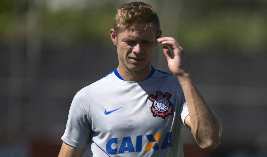 Fifa divulgou em seu site os nomes dos três finalistas ao Prêmio Puskas de gol mais bonito marcado em 2016 e abriu a votação popular para a escolha do vencedor; Brasil segue com um representante na lista com a presença de Marlone, do Corinthians; gol de Marlone, que matou a bola no peito e realizou um voleio acrobático, foi marcado sobre o Cobresal na Copa Libertadores (Foto: Paulo Emílio) Fifa divulgou em seu site os nomes dos três finalistas ao Prêmio Puskas de gol mais bonito marcado em 2016 e abriu a votação popular para a escolha do vencedor; Brasil segue com um representante na lista com a presença de Marlone, do Corinthians; gol de Marlone, que matou a bola no peito e realizou um voleio acrobático, foi marcado sobre o Cobresal na Copa Libertadores