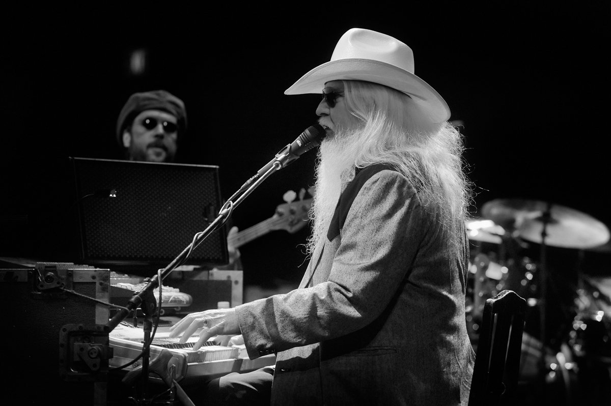 Conhecido pelas performances dinâmicas, Leon Russell, que entrou no Rock and Roll Hall of Fame em 2011, morreu quando dormia em Nashville, Tennessee (Foto: Gisele Federicce) Conhecido pelas performances dinâmicas, Leon Russell, que entrou no Rock and Roll Hall of Fame em 2011, morreu quando dormia em Nashville, Tennessee