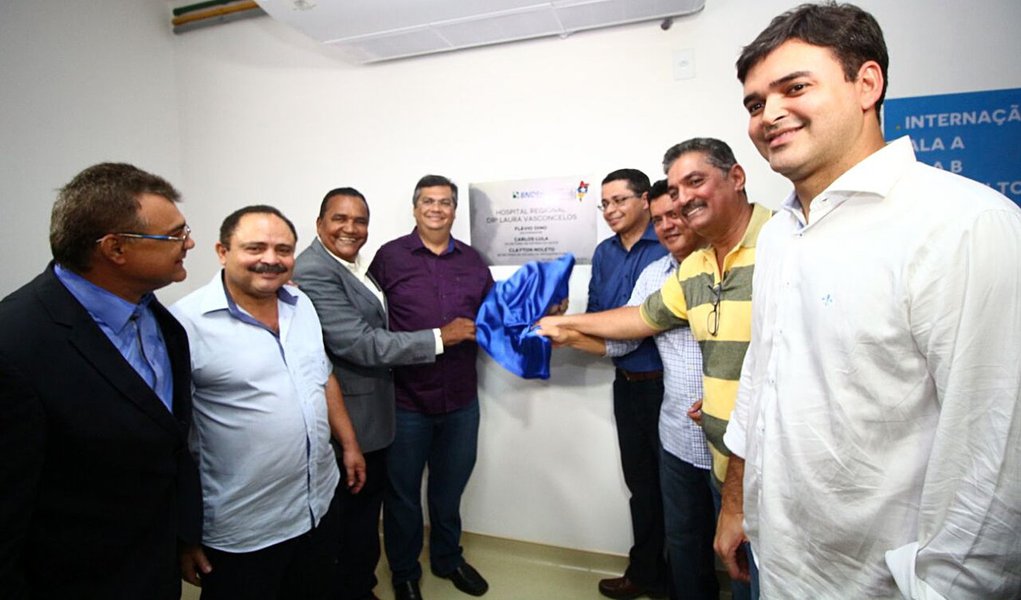 O governo do estado também informou que moradores de 11 municípios serão assistidos com os serviços do Hospital Regional ‘Dra. Laura Vasconcelos’, em Bacabal, inaugurado com a presença do governador Flávio Dino e secretários; com este novo centro hospitalar, o Maranhão ganha mais uma ferramenta de referência em rede de urgência e emergência; o hospital possui 46 leitos de internação em clínica médica, cirúrgica e ortopédica, e 10 leitos de UTI adulto; na unidade, o Laboratório Clínico, vinculado ao Serviço de Apoio e Diagnóstico e Terapia (SADT), tem capacidade para realizar mais de 7 mil exames por mês (Foto: Leonardo Lucena) O governo do estado também informou que moradores de 11 municípios serão assistidos com os serviços do Hospital Regional ‘Dra. Laura Vasconcelos’, em Bacabal, inaugurado com a presença do governador Flávio Dino e secretários; com este novo centro hospitalar, o Maranhão ganha mais uma ferramenta de referência em rede de urgência e emergência; o hospital possui 46 leitos de internação em clínica médica, cirúrgica e ortopédica, e 10 leitos de UTI adulto; na unidade, o Laboratório Clínico, vinculado ao Serviço de Apoio e Diagnóstico e Terapia (SADT), tem capacidade para realizar mais de 7 mil exames por mês