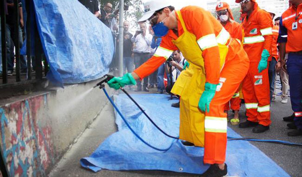 A expulsão do grafite das ruas de São Paulo é a tentativa de marginalização dessa atividade, de restringir a produção artística àquela organizado pelo poder econômico ou segundo uma racionalidade que estreita, hierarquiza e faz o pagamento da diversidade (Foto: Paulo Pimenta) A expulsão do grafite das ruas de São Paulo é a tentativa de marginalização dessa atividade, de restringir a produção artística àquela organizado pelo poder econômico ou segundo uma racionalidade que estreita, hierarquiza e faz o pagamento da diversidade