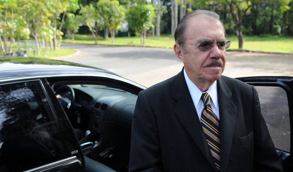 O inquérito conta a ex-governadora Roseana Sarney (PMDB), por desvios na Secretaria da Fazenda, desagradou ao ex-presidente José Sarney; na coluna que publica em um jornal de sua propriedade, ele classificou a ação como “perseguição e ódio”; nas redes sociais, o governador Flávio Dino (PCdoB) rebateu: “especialistas em ódio e perseguição são aqueles que maltrataram o líder camponês Manoel da Conceição, entre tantos outros” (Foto: Voney Malta) O inquérito conta a ex-governadora Roseana Sarney (PMDB), por desvios na Secretaria da Fazenda, desagradou ao ex-presidente José Sarney; na coluna que publica em um jornal de sua propriedade, ele classificou a ação como “perseguição e ódio”; nas redes sociais, o governador Flávio Dino (PCdoB) rebateu: “especialistas em ódio e perseguição são aqueles que maltrataram o líder camponês Manoel da Conceição, entre tantos outros”
