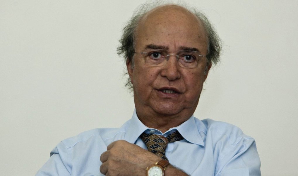 "A Traffic Sports não é sócia da T&T, nunca teve participação nos direitos de transmissão da Copa Libertadores para o Brasil e, portanto, jamais poderia ter comercializado a competição com a Rede Globo ou qualquer outra emissora. José Hawilla e suas empresas não têm nenhuma relação com as supostas irregularidades descoberta na investigação que ficou conhecida como "Panama Papers" e refutam todas as reportagens equivocadas que o envolveram ao caso", diz nota assinada pelo advogado do empresário (Foto: Valter Lima) "A Traffic Sports não é sócia da T&T, nunca teve participação nos direitos de transmissão da Copa Libertadores para o Brasil e, portanto, jamais poderia ter comercializado a competição com a Rede Globo ou qualquer outra emissora. José Hawilla e suas empresas não têm nenhuma relação com as supostas irregularidades descoberta na investigação que ficou conhecida como "Panama Papers" e refutam todas as reportagens equivocadas que o envolveram ao caso", diz nota assinada pelo advogado do empresário