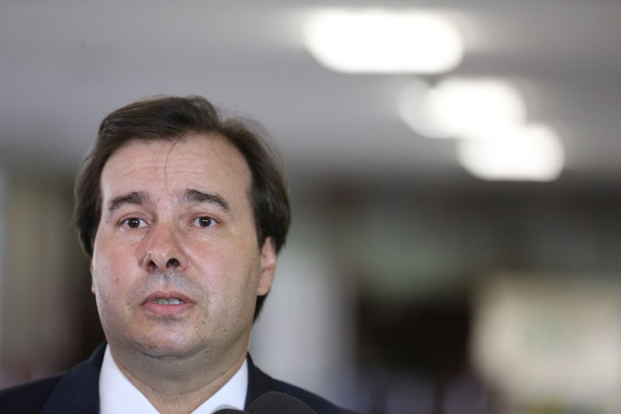 O presidente da Câmara dos Deputados, Rodrigo Maia (DEM-RJ), disse nesta quarta-feira 4 que ainda não é a hora de oficializar sua possível candidatura à reeleição ao cargo, e que só vai se candidatar se entender que sua candidatura "representa um caminho de harmonia na relação entre os poderes e, principalmente, no plenário da Câmara" (Foto: Gisele Federicce) O presidente da Câmara dos Deputados, Rodrigo Maia (DEM-RJ), disse nesta quarta-feira 4 que ainda não é a hora de oficializar sua possível candidatura à reeleição ao cargo, e que só vai se candidatar se entender que sua candidatura "representa um caminho de harmonia na relação entre os poderes e, principalmente, no plenário da Câmara"