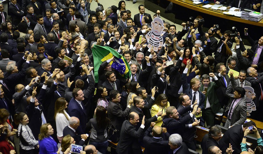 Comissão especial que analisará o pedido de impeachment da presidente Dilma Rousseff, eleita por meio de voto secreto na Câmara nessa semana, tem 15 dos 39 deputados com pendências no Supremo Tribunal Federal, dois deles pela Operação Lava Jato; quatro parlamentares já são réus (Foto: Gisele Federicce) Comissão especial que analisará o pedido de impeachment da presidente Dilma Rousseff, eleita por meio de voto secreto na Câmara nessa semana, tem 15 dos 39 deputados com pendências no Supremo Tribunal Federal, dois deles pela Operação Lava Jato; quatro parlamentares já são réus