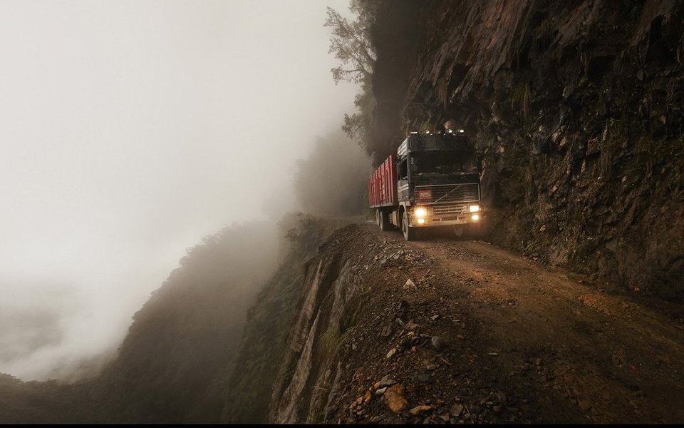 Da Índia ao Colorado, da França à Bolívia: estas são imagens e vídeos de algumas das estradas mais perigosas – e bonitas – do mundo. Para motoristas de sangue frio. (Foto: Luis Pellegrini)
Da Índia ao Colorado, da França à Bolívia: estas são imagens e vídeos de algumas das estradas mais perigosas – e bonitas – do mundo. Para motoristas de sangue frio.