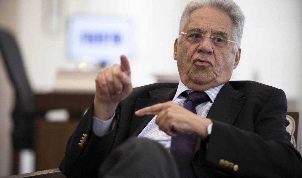 O ex-presidente Fernando Henrique Cardoso, de 85 anos, identificou, após passar por exames, falhas no ritmo de seu batimento cardíaco e, por isso, será submetido à implantação de um marca-passo.; a equipe médica que atende o tucano diagnosticou que as batidas estavam em velocidade mais lenta do que o recomendável (Foto: Valter Lima) O ex-presidente Fernando Henrique Cardoso, de 85 anos, identificou, após passar por exames, falhas no ritmo de seu batimento cardíaco e, por isso, será submetido à implantação de um marca-passo.; a equipe médica que atende o tucano diagnosticou que as batidas estavam em velocidade mais lenta do que o recomendável