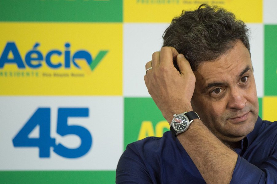 Senador mineiro, presidente nacional do PSDB, justifica as doações da empresa Leyroz, que constam na lista da Odebrecht, como legais e declaradas; ele só não disse que a empresa pertence a um executivo preso em 2010 (ano da doação) por um esquema milionário de importação ilegal; inscrito na planilha da Odebrecht, que revela doações a mais de 200 políticos, Aécio diz que é preciso separar joio do trigo; o problema é uma empresa de distribuição de bebidas, com sede modesta no Rio de Janeiro, ter cacife para fazer doação milionária a campanha de Minas Gerais (Foto: Realle Palazzo-Martini) Senador mineiro, presidente nacional do PSDB, justifica as doações da empresa Leyroz, que constam na lista da Odebrecht, como legais e declaradas; ele só não disse que a empresa pertence a um executivo preso em 2010 (ano da doação) por um esquema milionário de importação ilegal; inscrito na planilha da Odebrecht, que revela doações a mais de 200 políticos, Aécio diz que é preciso separar joio do trigo; o problema é uma empresa de distribuição de bebidas, com sede modesta no Rio de Janeiro, ter cacife para fazer doação milionária a campanha de Minas Gerais