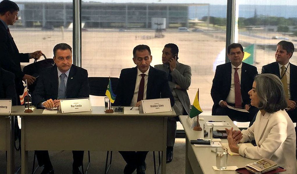 O governador da Bahia, Rui Costa (PT), afirmou que os chefes dos Executivos estaduais “vão se manter unidos até o julgamento do mérito, pois a causa é de interesse direto das populações dos estados”; declaração é referente a liminar concedida pela ministra Rosa Weber, do STF, que decidiu que a União deve depositar, numa conta judicial, um valor maior para os estados; caso os estados sejam vitoriosos na decisão final, o valor que a Bahia irá receber será o dobro; o estado tem garantido R$ 359 milhões fruto da repatriação (Foto: Voney Malta) O governador da Bahia, Rui Costa (PT), afirmou que os chefes dos Executivos estaduais “vão se manter unidos até o julgamento do mérito, pois a causa é de interesse direto das populações dos estados”; declaração é referente a liminar concedida pela ministra Rosa Weber, do STF, que decidiu que a União deve depositar, numa conta judicial, um valor maior para os estados; caso os estados sejam vitoriosos na decisão final, o valor que a Bahia irá receber será o dobro; o estado tem garantido R$ 359 milhões fruto da repatriação