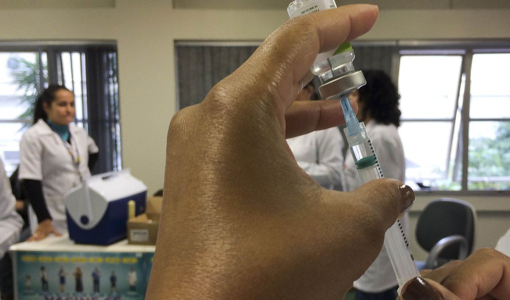 A Secretaria de Saúde de Minas Gerais divulgou um balanço apontando que as mortes por gripe em Minas Gerais chegaram a 94 em 2016, número 20% maior do que o registro da última semana; de acordo com a pasta, dos subtipos do vírus Influenza, que foi o causador dos 94 óbitos, o H1N1 é o que mais se destaca, causando 59 mortes; segundo o balanço, a quantidade de casos de Síndrome Respiratória Aguda Grave (SRAG) chegou a 3.781 desde janeiro, sendo 324 relacionados ao vírus Influenza (Foto: Leonardo Lucena) A Secretaria de Saúde de Minas Gerais divulgou um balanço apontando que as mortes por gripe em Minas Gerais chegaram a 94 em 2016, número 20% maior do que o registro da última semana; de acordo com a pasta, dos subtipos do vírus Influenza, que foi o causador dos 94 óbitos, o H1N1 é o que mais se destaca, causando 59 mortes; segundo o balanço, a quantidade de casos de Síndrome Respiratória Aguda Grave (SRAG) chegou a 3.781 desde janeiro, sendo 324 relacionados ao vírus Influenza
