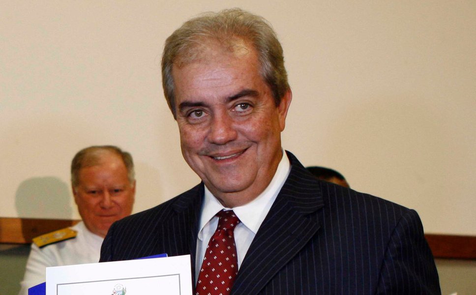A pedido do Ministério Público Federal, o Tribunal Regional Federal da 1ª Região (TRF1) aceitou denúncia contra o ex-prefeito de Simões Filho Eduardo Alencar (PSD); ele é acusado de se associar a outros 16 denunciados que, 'sob sua liderança, fraudavam e frustravam o caráter competitivo de procedimentos licitatórios no município com a finalidade de obter vantagem decorrente da adjudicação dos objetos das licitações', segundo a denúncia; (Foto: Romulo Faro) A pedido do Ministério Público Federal, o Tribunal Regional Federal da 1ª Região (TRF1) aceitou denúncia contra o ex-prefeito de Simões Filho Eduardo Alencar (PSD); ele é acusado de se associar a outros 16 denunciados que, 'sob sua liderança, fraudavam e frustravam o caráter competitivo de procedimentos licitatórios no município com a finalidade de obter vantagem decorrente da adjudicação dos objetos das licitações', segundo a denúncia;