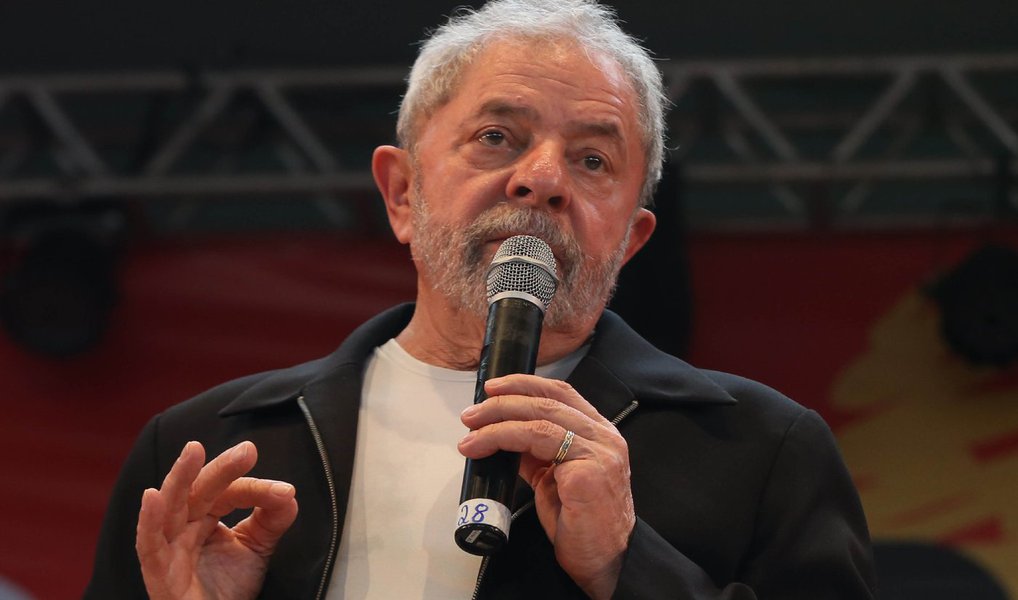 A assessoria do instituto Lula divulgou nota nesta sexta (11) na qual informa que o ex-presidente "não tem qualquer relação com os fatos investigados" pela Operação Zelotes; Lula será convocado para depor pela Polícia Federal para responder sobre a suposta compra de medidas provisórias; "A Medida Provisória em questão foi editada e aprovada pelo Congresso em 2013, quando ele não era mais presidente da República", pontua a nota (Foto: Valter Lima) A assessoria do instituto Lula divulgou nota nesta sexta (11) na qual informa que o ex-presidente "não tem qualquer relação com os fatos investigados" pela Operação Zelotes; Lula será convocado para depor pela Polícia Federal para responder sobre a suposta compra de medidas provisórias; "A Medida Provisória em questão foi editada e aprovada pelo Congresso em 2013, quando ele não era mais presidente da República", pontua a nota