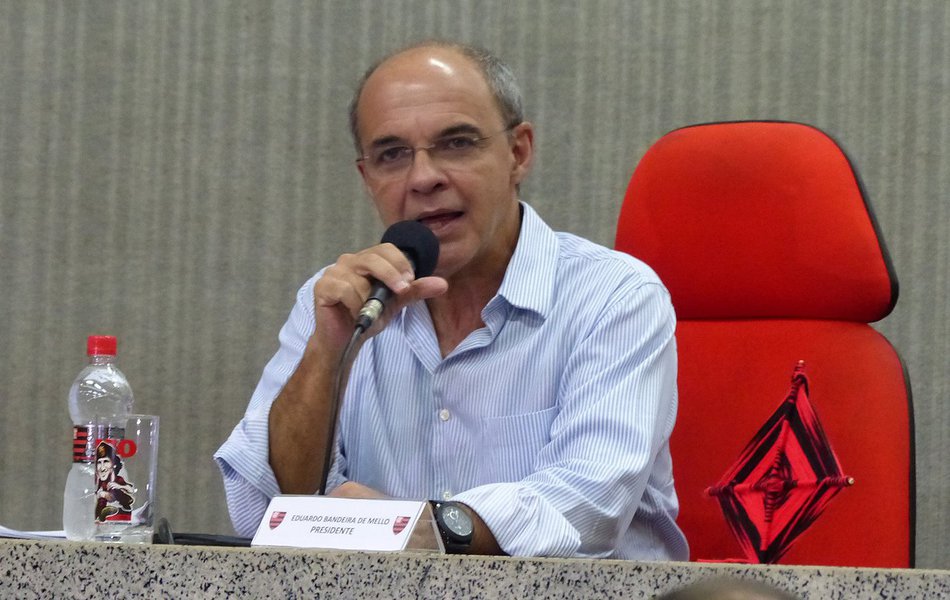 Com a vitória da situação nas urnas, Muricy Ramalho deve ser confirmado como novo treinador do Rubro-Negro a qualquer momento; O experiente técnico, de 60 anos, já havia costurado um acerto com o agora reeleito mandatário e chegou a declarar publicamente que seu novo emprego é um grande desafio em um “gigante mundial” (Foto: Luis Mauro Queiroz) Com a vitória da situação nas urnas, Muricy Ramalho deve ser confirmado como novo treinador do Rubro-Negro a qualquer momento; O experiente técnico, de 60 anos, já havia costurado um acerto com o agora reeleito mandatário e chegou a declarar publicamente que seu novo emprego é um grande desafio em um “gigante mundial”