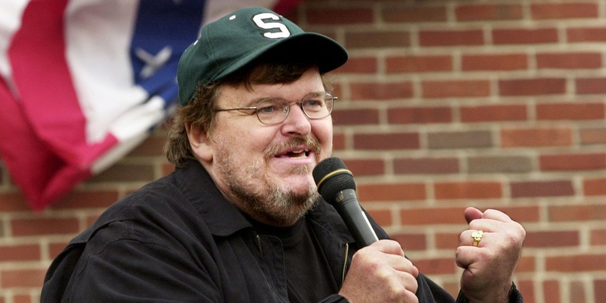 Autor de artigo publicado em julho deste ano que previa a vitória de Donald Trump nas eleições presidenciais dos Estados Unidos, o cineasta Michael Moore disse nesta quarta-feria, 9, que Trump é uma "estrela de TV, cujo plano é destruir os dois partidos" e que não há surpresa em sua vitória; "Ele é criatura e criação da mídia, que nunca terá poder sobre isso", afirma. Para o cineasta, o resultado desta eleição ocorre à revelia da preferência popular, que claramente sinalizava a preferência por Hillary; "A única razão pela qual ele é presidente é por causa de uma ideia do século 18, arcaica, insana, chamada Colégio Eleitoral" (Foto: Aquiles Lins) Autor de artigo publicado em julho deste ano que previa a vitória de Donald Trump nas eleições presidenciais dos Estados Unidos, o cineasta Michael Moore disse nesta quarta-feria, 9, que Trump é uma "estrela de TV, cujo plano é destruir os dois partidos" e que não há surpresa em sua vitória; "Ele é criatura e criação da mídia, que nunca terá poder sobre isso", afirma. Para o cineasta, o resultado desta eleição ocorre à revelia da preferência popular, que claramente sinalizava a preferência por Hillary; "A única razão pela qual ele é presidente é por causa de uma ideia do século 18, arcaica, insana, chamada Colégio Eleitoral"