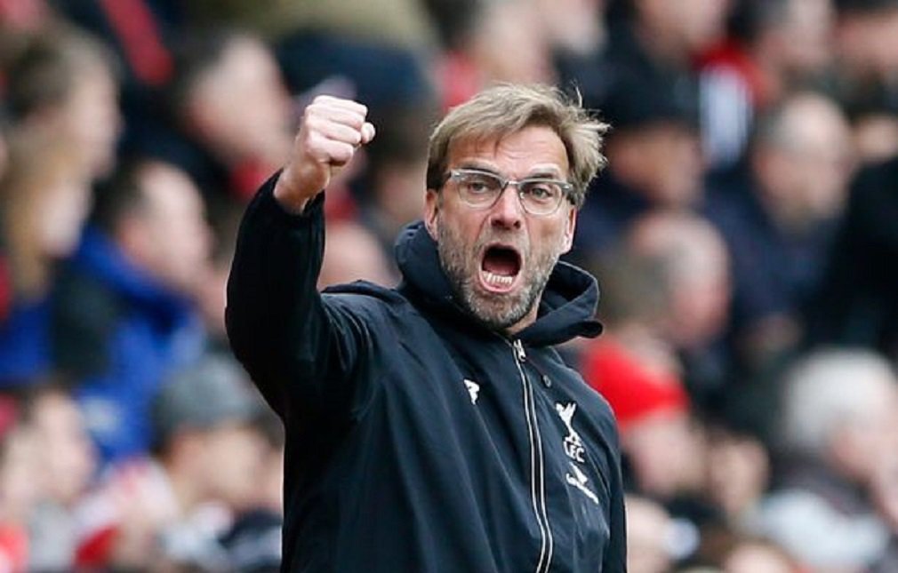 O técnico do Liverpool, Juergen Klopp, irá acabar com o jejum de títulos do clube e levá-lo a conquistar troféus, disse o meia brasileiro Philippe Coutinho; clube perdeu três partidas em casa dentro de uma semana, deixando duas competições de Copas e ficando em quarto na tabela da Liga Inglesa; "Sim, foi uma semana ruim, mas estamos olhando além disto. É claro, acreditamos que podemos vencer títulos com este técnico e eu assinei porque o técnico é um vencedor", disse Coutinho (Foto: José Barbacena) O técnico do Liverpool, Juergen Klopp, irá acabar com o jejum de títulos do clube e levá-lo a conquistar troféus, disse o meia brasileiro Philippe Coutinho; clube perdeu três partidas em casa dentro de uma semana, deixando duas competições de Copas e ficando em quarto na tabela da Liga Inglesa; "Sim, foi uma semana ruim, mas estamos olhando além disto. É claro, acreditamos que podemos vencer títulos com este técnico e eu assinei porque o técnico é um vencedor", disse Coutinho