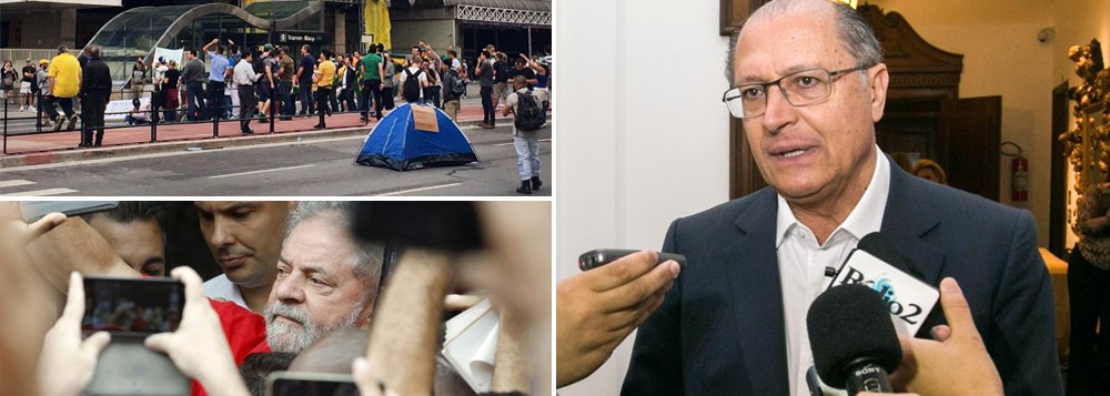 Na véspera do ato organizado pelo PT e movimentos sociais ligados ao partido, que poderá reunir cerca de 150 mil pessoas nesta sexta, com a provável presença do ex-presidente Lula, manifestantes a favor do impeachment permaneciam acampados na av. Paulista, sem que fossem retirados pela Polícia Militar; na semana passada, Geraldo Alckmin (PSDB) recebeu representantes dos movimentos contrários a Dilma e foi à público garantir que não haveria protestos com pauta oposta no mesmo local (Foto: Roberta Namour) Na véspera do ato organizado pelo PT e movimentos sociais ligados ao partido, que poderá reunir cerca de 150 mil pessoas nesta sexta, com a provável presença do ex-presidente Lula, manifestantes a favor do impeachment permaneciam acampados na av. Paulista, sem que fossem retirados pela Polícia Militar; na semana passada, Geraldo Alckmin (PSDB) recebeu representantes dos movimentos contrários a Dilma e foi à público garantir que não haveria protestos com pauta oposta no mesmo local