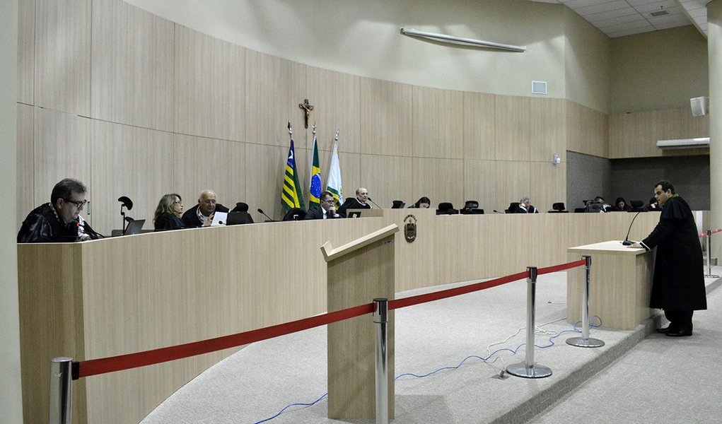 O Tribunal de Contas do Estado (TCE-PI) determinou aos prefeitos dos municípios em estado de emergência ou calamidade que se abstenham de realizar carnaval, festejos e outros eventos que impliquem em contratação de bandas e realização de despesas com recursos públicos; a decisão alcança os municípios que estejam enfrentando dificuldade financeira que implique em restrições na prestação de serviços de saúde ou educação, com atraso no pagamento dos servidores públicos municipais e em débito com o Regime Próprio de Previdência Social (RPPS) (Foto: Leonardo Lucena) O Tribunal de Contas do Estado (TCE-PI) determinou aos prefeitos dos municípios em estado de emergência ou calamidade que se abstenham de realizar carnaval, festejos e outros eventos que impliquem em contratação de bandas e realização de despesas com recursos públicos; a decisão alcança os municípios que estejam enfrentando dificuldade financeira que implique em restrições na prestação de serviços de saúde ou educação, com atraso no pagamento dos servidores públicos municipais e em débito com o Regime Próprio de Previdência Social (RPPS)