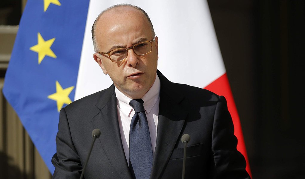 Governo da França disse que centrais sindicais podem realizar uma manifestação em Paris depois de ter orientado a polícia a proibir a marcha, voltando atrás devido às críticas de líderes sindicais e de dissidentes do governista Partido Socialista; horas mais cedo, o chefe da polícia de Paris havia afirmado "não ter escolha além de proibir a manifestação" por razões de segurança depois que as centrais se recusaram a protestar em uma grande praça, e não pelas ruas da capital francesa (Foto: Paulo Emílio) Governo da França disse que centrais sindicais podem realizar uma manifestação em Paris depois de ter orientado a polícia a proibir a marcha, voltando atrás devido às críticas de líderes sindicais e de dissidentes do governista Partido Socialista; horas mais cedo, o chefe da polícia de Paris havia afirmado "não ter escolha além de proibir a manifestação" por razões de segurança depois que as centrais se recusaram a protestar em uma grande praça, e não pelas ruas da capital francesa