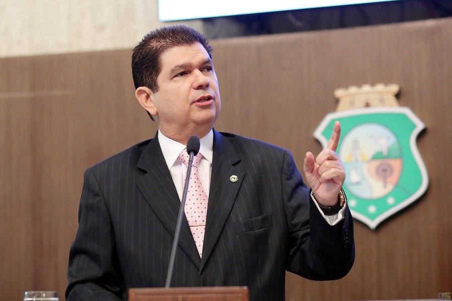 O secretário da Fazenda do Estado, Mauro Filho, estará na tarde de hoje (29), na Assembleia Legislativa, para apresentação do demonstrativo de cumprimento das metas fiscais do Governo. A Lei de Responsabilidade Fiscal determina que o Poder Executivo deve apresentar, a cada quadrimestre, a avaliação do cumprimento das metas fiscais ao Poder Legislativo (Foto: Rodrigo Rocha) O secretário da Fazenda do Estado, Mauro Filho, estará na tarde de hoje (29), na Assembleia Legislativa, para apresentação do demonstrativo de cumprimento das metas fiscais do Governo. A Lei de Responsabilidade Fiscal determina que o Poder Executivo deve apresentar, a cada quadrimestre, a avaliação do cumprimento das metas fiscais ao Poder Legislativo