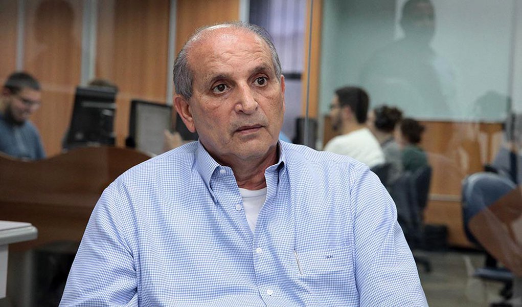 Prefeitura de Americana, no interior paulista, decretou situação de calamidade financeira; decreto publicado no Diário Oficial da cidade, vale pelos próximos 120 dias; segundo o prefeito, Omar Najar, há uma grave crise nas contas públicas, com dívida de R$ 90 milhões em 2016; dívida global herdada de outras administrações ultrapassa R$ 1,2 bilhão; entre as medidas para atingir a meta estão cortes de despesas gerais, demissões de comissionados, negociação com fornecedores e a devolução do estádio Décio Vitta ao Rio Branco Esporte Clube; cerca de 1,5 mil funcionários deverão ser demitidos (Foto: Paulo Emílio) Prefeitura de Americana, no interior paulista, decretou situação de calamidade financeira; decreto publicado no Diário Oficial da cidade, vale pelos próximos 120 dias; segundo o prefeito, Omar Najar, há uma grave crise nas contas públicas, com dívida de R$ 90 milhões em 2016; dívida global herdada de outras administrações ultrapassa R$ 1,2 bilhão; entre as medidas para atingir a meta estão cortes de despesas gerais, demissões de comissionados, negociação com fornecedores e a devolução do estádio Décio Vitta ao Rio Branco Esporte Clube; cerca de 1,5 mil funcionários deverão ser demitidos