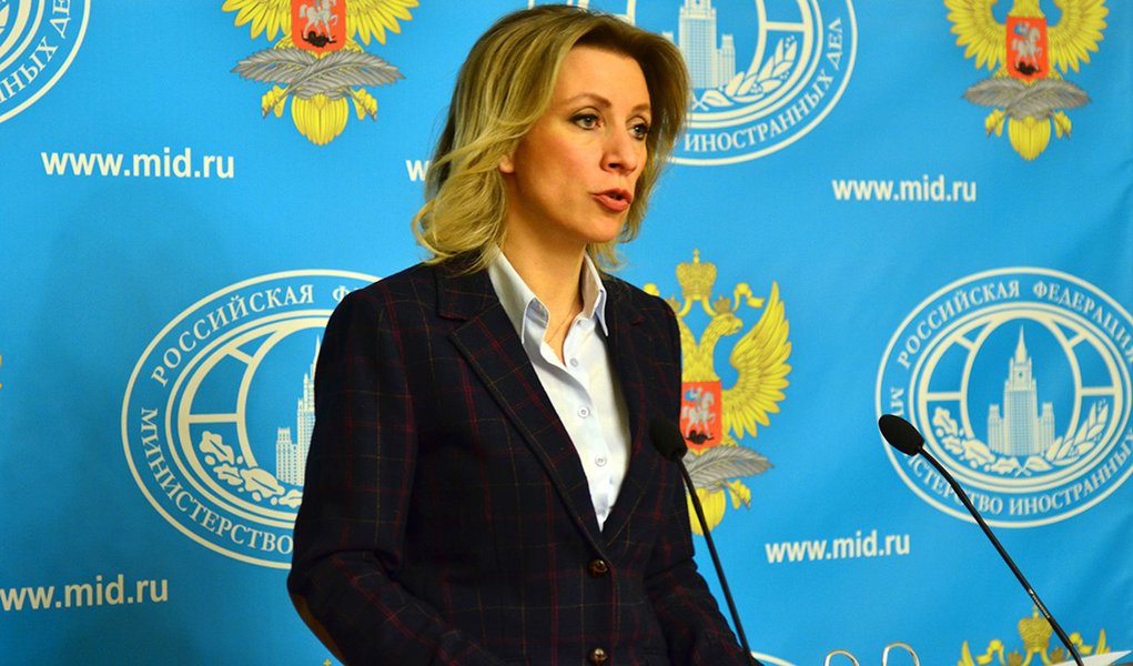 Ministério das Relações Exteriores da Rússia acusou nesta sexta-feira, 3, as Forças Armadas ucranianas de violarem a Convenção de Genebra ao bombardearem áreas civis no leste da Ucrânia e usarem armamentos proibidos sob termos do acordo de paz de Minsk; Maria Zhakharova, porta-voz do ministério, disse que a "barbárie" de Kiev não tinha justificativa, e que Forças Armadas ucranianas atingiram fortemente áreas onde mulheres e crianças estavam durante a noite; autoridades ucranianas e separatistas pró-Rússia acusaram uns aos outros na quinta-feira de realizarem novos ataques de artilharia em áreas residenciais no leste da Ucrânia (Foto: Aquiles Lins) Ministério das Relações Exteriores da Rússia acusou nesta sexta-feira, 3, as Forças Armadas ucranianas de violarem a Convenção de Genebra ao bombardearem áreas civis no leste da Ucrânia e usarem armamentos proibidos sob termos do acordo de paz de Minsk; Maria Zhakharova, porta-voz do ministério, disse que a "barbárie" de Kiev não tinha justificativa, e que Forças Armadas ucranianas atingiram fortemente áreas onde mulheres e crianças estavam durante a noite; autoridades ucranianas e separatistas pró-Rússia acusaram uns aos outros na quinta-feira de realizarem novos ataques de artilharia em áreas residenciais no leste da Ucrânia