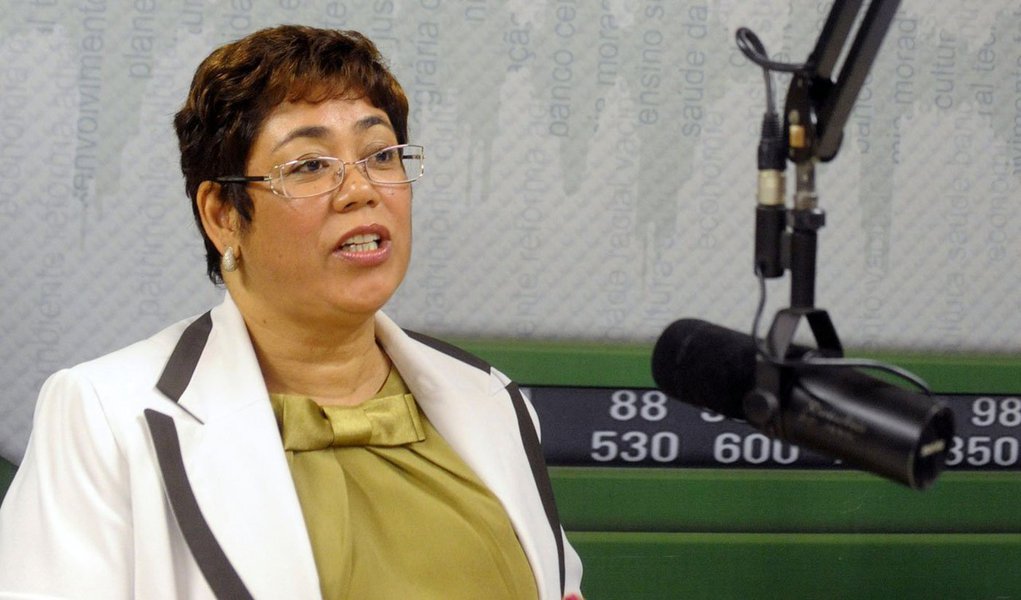 Segundo a colunista Natuza Nery, a ex-ministra Erenice Guerra admitiu à PF ter firmado parceria com o então conselheiro do Carf José Ricardo da Silva para resolver uma “grande dívida tributária” da chinesa Huawei; ela contou ter levado o lobista Alexandre Paes dos Santos, o APS, para um encontro com Fernando Bertin, do grupo Bertin; alvos da Zelotes, José Ricardo e APS estão presos (Foto: Roberta Namour) Segundo a colunista Natuza Nery, a ex-ministra Erenice Guerra admitiu à PF ter firmado parceria com o então conselheiro do Carf José Ricardo da Silva para resolver uma “grande dívida tributária” da chinesa Huawei; ela contou ter levado o lobista Alexandre Paes dos Santos, o APS, para um encontro com Fernando Bertin, do grupo Bertin; alvos da Zelotes, José Ricardo e APS estão presos