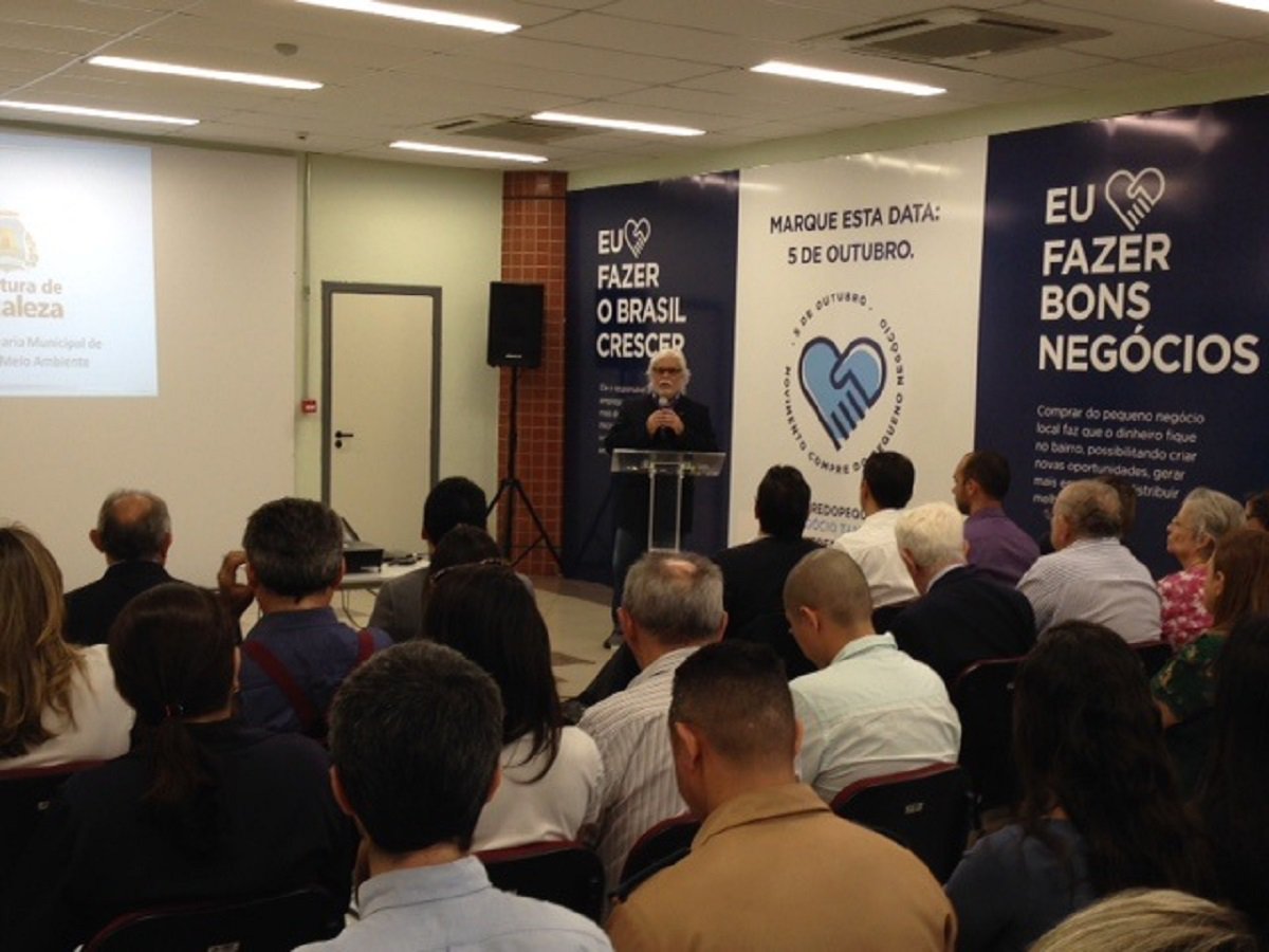 O Álvara Fácil, iniciativa da Secretaria Municipal de Urbanismo e Meio Ambiente (Seuma), em parceria com a Junta Comercial e o Sebrae, irá desburocratizar e trazer agilidade para os processos de abertura de empreendimentos, incentivando a formalização e a geração de emprego e renda, possibilitando que tanto o alvará como a licença de funcionamento, sejam liberados em um prazo de até 48 horas (Foto: Fatima 247) O Álvara Fácil, iniciativa da Secretaria Municipal de Urbanismo e Meio Ambiente (Seuma), em parceria com a Junta Comercial e o Sebrae, irá desburocratizar e trazer agilidade para os processos de abertura de empreendimentos, incentivando a formalização e a geração de emprego e renda, possibilitando que tanto o alvará como a licença de funcionamento, sejam liberados em um prazo de até 48 horas