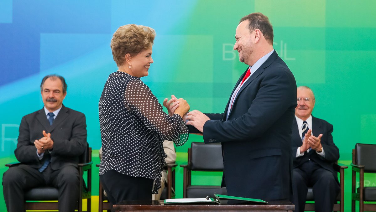 Brasília - DF, 31/03/2015. Presidenta Dilma Rousseff durante cerimônia de posse do novo Ministro-Chefe da Secretaria de Comunicação Social da Presidência da República, Edinho Silva no Palácio do Planalto. Foto: Roberto Stuckert Filho/PR (Foto: Leonardo Attuch) Brasília - DF, 31/03/2015. Presidenta Dilma Rousseff durante cerimônia de posse do novo Ministro-Chefe da Secretaria de Comunicação Social da Presidência da República, Edinho Silva no Palácio do Planalto. Foto: Roberto Stuckert Filho/PR