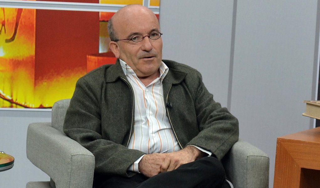 O Ibope divulgou nota nesta quinta (15) contestando denúncia do candidato Ademar Pereira, do PROS, de suposta fraude em pesquisa sobre a disputa pela Prefeitura de Curitiba; após citar a reportagem do Blog do Esmael com o título 'Ibope acusado de fraudar pesquisa na eleição de Curitiba; ouça', o IBOPE Inteligência disse que "a pesquisa citada na reportagem (inclusive pela divulgação do áudio da entrevista) não é uma pesquisa para divulgação"; "Trata-se de um estudo feito com o objetivo de orientar decisões do nosso cliente. Por esse motivo a entrevista é feita por telefone e não foram citados todos os candidatos" (Foto: Leonardo Lucena) O Ibope divulgou nota nesta quinta (15) contestando denúncia do candidato Ademar Pereira, do PROS, de suposta fraude em pesquisa sobre a disputa pela Prefeitura de Curitiba; após citar a reportagem do Blog do Esmael com o título 'Ibope acusado de fraudar pesquisa na eleição de Curitiba; ouça', o IBOPE Inteligência disse que "a pesquisa citada na reportagem (inclusive pela divulgação do áudio da entrevista) não é uma pesquisa para divulgação"; "Trata-se de um estudo feito com o objetivo de orientar decisões do nosso cliente. Por esse motivo a entrevista é feita por telefone e não foram citados todos os candidatos"
