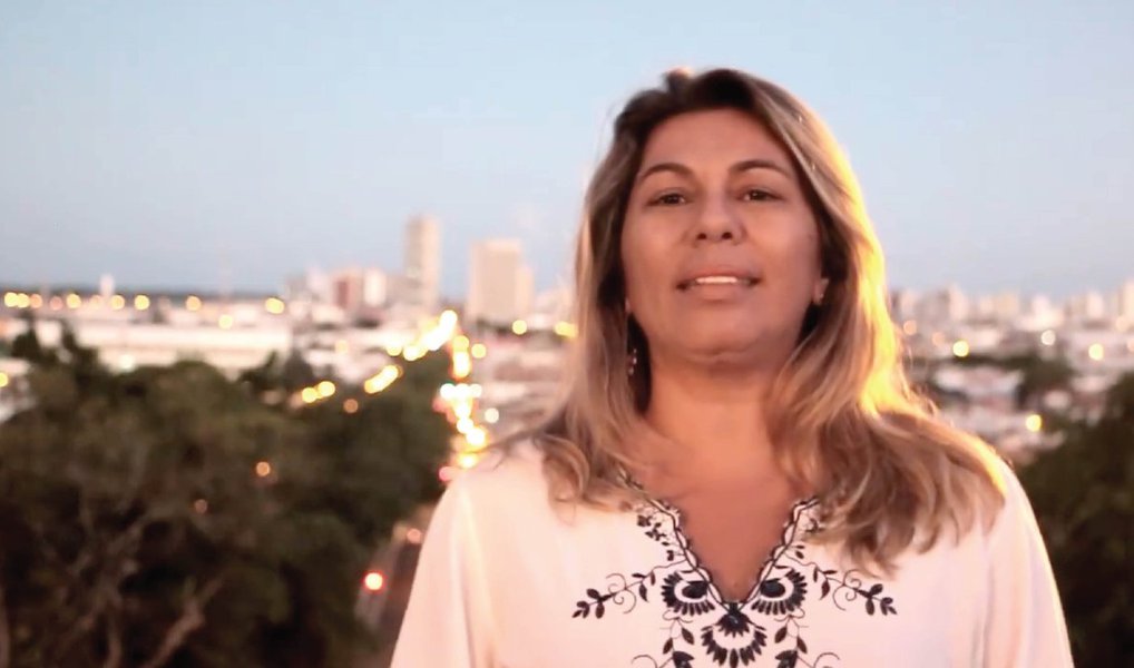 A vereadora Lucimara Passos (PC do B) oficializou nesta quarta (20) através das redes sociais, sua pré-candidatura à reeleição; Lucimara exerce atualmente seu primeiro mandato no parlamento da capital; “Sempre prezei pelo cuidado com toda nossa cidade e com todas as pessoas que vivem nela. Devido a esse cuidado com aracajuanos e aracajuanas que votei contra o aumento do IPTU, contra os sucessivos aumentos das tarifas de ônibus e contra a criação da taxa de iluminação pública”, ressaltou (Foto: Valter Lima) A vereadora Lucimara Passos (PC do B) oficializou nesta quarta (20) através das redes sociais, sua pré-candidatura à reeleição; Lucimara exerce atualmente seu primeiro mandato no parlamento da capital; “Sempre prezei pelo cuidado com toda nossa cidade e com todas as pessoas que vivem nela. Devido a esse cuidado com aracajuanos e aracajuanas que votei contra o aumento do IPTU, contra os sucessivos aumentos das tarifas de ônibus e contra a criação da taxa de iluminação pública”, ressaltou