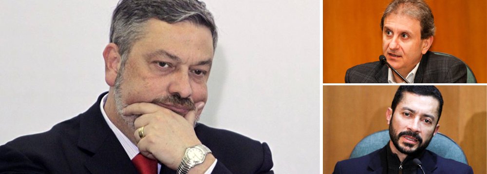 Os criminalistas José Roberto Batochio, Ricardo Toledo Santos Filho e Guilherme Octávio Batochio alegam que o doleiro Alberto Youssef e o lobista do PMDB Fernando Baiano mentiram ao afirmar terem captado uma doação ilegal de R$ 2 milhões para a campanha eleitoral do PT em 2010, quando Palocci foi um dos coordenadores do partido (Foto: Roberta Namour) Os criminalistas José Roberto Batochio, Ricardo Toledo Santos Filho e Guilherme Octávio Batochio alegam que o doleiro Alberto Youssef e o lobista do PMDB Fernando Baiano mentiram ao afirmar terem captado uma doação ilegal de R$ 2 milhões para a campanha eleitoral do PT em 2010, quando Palocci foi um dos coordenadores do partido