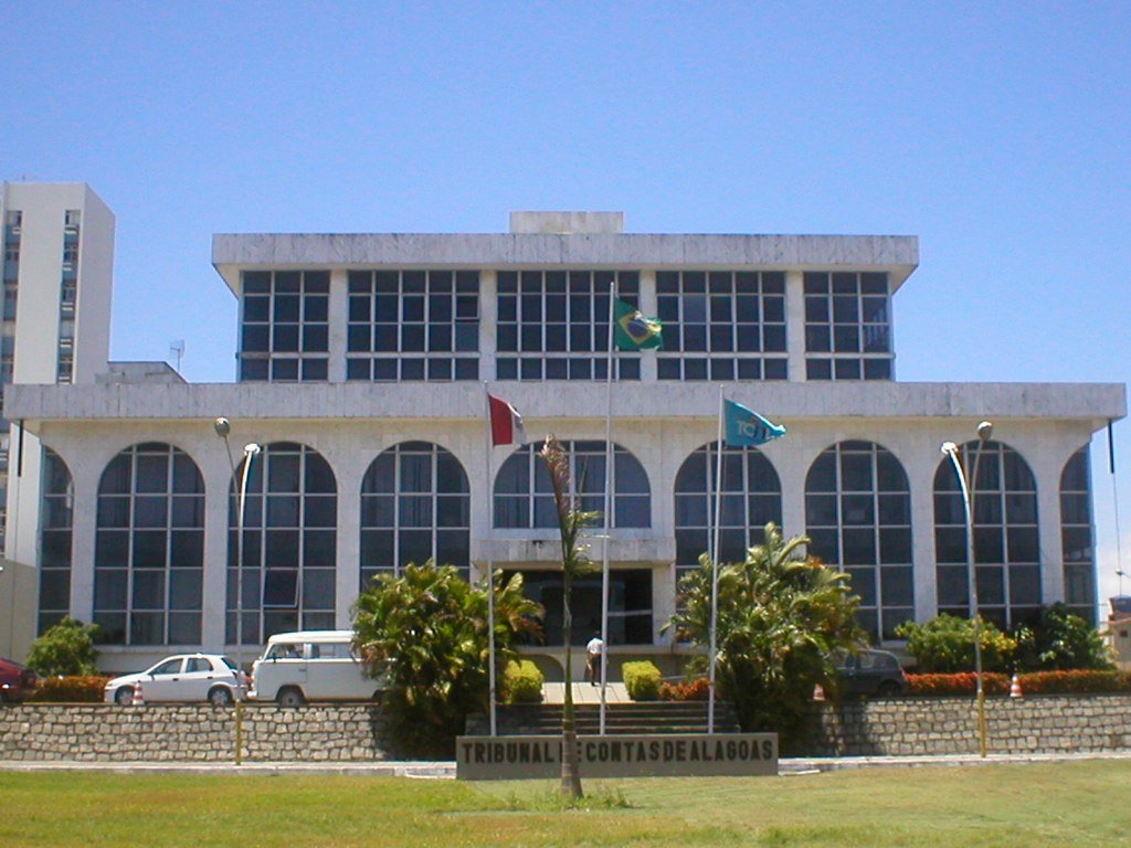 O Tribunal de Contas de Alagoas (TCE/AL) acatou o pedido do Ministério Público de Contas e criou uma comissão para fiscalizar as prefeituras que decretaram situação de emergência financeira e administrativa; o Ministério Público requereu ainda, que o TCE/AL reedite o ato normativo de 2013, estabelecendo aos gestores que declararam estado de emergência administrativa a obrigação de remeter à Corte de Contas documentos e informações (Foto: Voney Malta) O Tribunal de Contas de Alagoas (TCE/AL) acatou o pedido do Ministério Público de Contas e criou uma comissão para fiscalizar as prefeituras que decretaram situação de emergência financeira e administrativa; o Ministério Público requereu ainda, que o TCE/AL reedite o ato normativo de 2013, estabelecendo aos gestores que declararam estado de emergência administrativa a obrigação de remeter à Corte de Contas documentos e informações