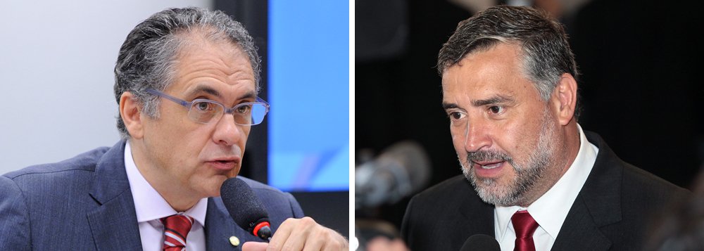 O PT vai escolher, até o final deste ano, o seu novo líder na Câmara; são dois os candidatos até o momento: os deputados Carlos Zarattini (PT/SP) e Paulo Pimenta (PT/RS); Zarattini tem o apoio da atual direção nacional do PT; Pimenta é candidato do Muda PT, movimento que reúne vários grupos que discordam da linha da atual direção; assim, a escolha do líder será o primeiro embate da disputa pelo comando da sigla (Foto: Valter Lima) O PT vai escolher, até o final deste ano, o seu novo líder na Câmara; são dois os candidatos até o momento: os deputados Carlos Zarattini (PT/SP) e Paulo Pimenta (PT/RS); Zarattini tem o apoio da atual direção nacional do PT; Pimenta é candidato do Muda PT, movimento que reúne vários grupos que discordam da linha da atual direção; assim, a escolha do líder será o primeiro embate da disputa pelo comando da sigla