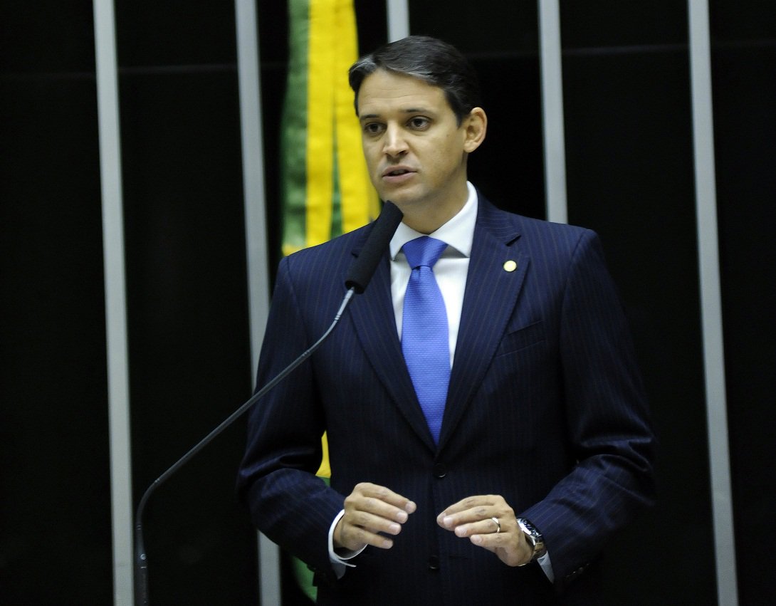 Deputado federal e titular da Segplan, Thiago Peixoto vem sendo um dos principais articuladores do bloco político e econômico formado por seis unidades da federação da região central brasileira e idealizado pelo governador Marconi Perillo; “Nossa meta é conseguir apoio político parlamentar para defesa das políticas públicas que vão surgir do bloco de seis unidades da federação”, afirma (Foto: José Barbacena) Deputado federal e titular da Segplan, Thiago Peixoto vem sendo um dos principais articuladores do bloco político e econômico formado por seis unidades da federação da região central brasileira e idealizado pelo governador Marconi Perillo; “Nossa meta é conseguir apoio político parlamentar para defesa das políticas públicas que vão surgir do bloco de seis unidades da federação”, afirma