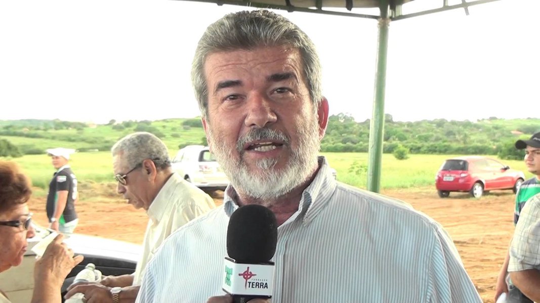 A pesquisa Ibope, divulgada ontem pela TV Verdes Mares sobre a corrida eleitoral em Juazeiro do Norte, apresenta o candidato a prefeito, deputado federal Arnon Bezerra (PTB), liderando a disputa com larga vantagem sobre os demais candidatos. Juazeiro é o terceiro maior colégio eleitoral do Ceará, com 160.170 eleitores e a principal cidade da região do Cariri (Foto: Fatima 247) A pesquisa Ibope, divulgada ontem pela TV Verdes Mares sobre a corrida eleitoral em Juazeiro do Norte, apresenta o candidato a prefeito, deputado federal Arnon Bezerra (PTB), liderando a disputa com larga vantagem sobre os demais candidatos. Juazeiro é o terceiro maior colégio eleitoral do Ceará, com 160.170 eleitores e a principal cidade da região do Cariri