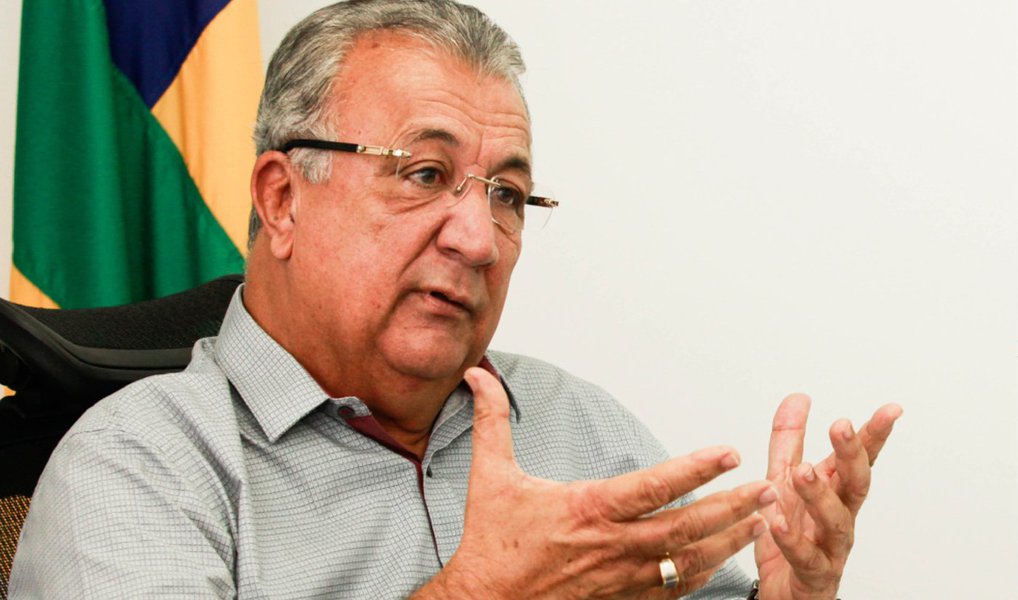 O governador Jackson Barreto reforçou nesta quinta (14) o seu posicionamento contra o impeachment da presidenta Dilma Rousseff; “Para mim, que fui um combatente contra a ditadura e sempre defendi o estado democrático de direito, é lamentável ver o país passar por uma crise dessa envergadura. Vejo com muita tristeza as forças derrotadas na ditadura retornarem com o apoio de um Eduardo Cunha comandando o Congresso Nacional”, afirmou (Foto: Valter Lima) O governador Jackson Barreto reforçou nesta quinta (14) o seu posicionamento contra o impeachment da presidenta Dilma Rousseff; “Para mim, que fui um combatente contra a ditadura e sempre defendi o estado democrático de direito, é lamentável ver o país passar por uma crise dessa envergadura. Vejo com muita tristeza as forças derrotadas na ditadura retornarem com o apoio de um Eduardo Cunha comandando o Congresso Nacional”, afirmou