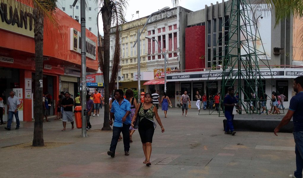 Alagoas terá nesta sexta-feira (16) o feriado de Emancipação Política, porém, boa parte do comércio ficará de portas abertas; em Maceió, os três principais shoppings funcionarão em horário normal, assim como os supermercados; no Centro da capital as cerca de 600 lojas abrem em horário especial, das 9h às 15h (Foto: Voney Malta) Alagoas terá nesta sexta-feira (16) o feriado de Emancipação Política, porém, boa parte do comércio ficará de portas abertas; em Maceió, os três principais shoppings funcionarão em horário normal, assim como os supermercados; no Centro da capital as cerca de 600 lojas abrem em horário especial, das 9h às 15h