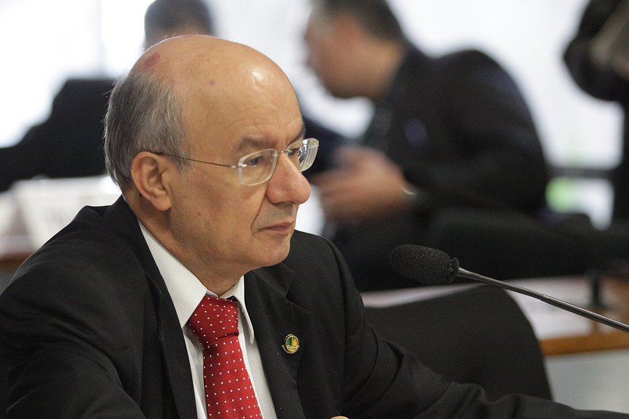 Para o senador José Pimentel, o impeachment da presidenta da República, Dilma Rousseff, sem base legal, pode resultar em grave instabilidade política e jurídica no Brasil, colocando em risco a democracia (Foto: Fatima 247) Para o senador José Pimentel, o impeachment da presidenta da República, Dilma Rousseff, sem base legal, pode resultar em grave instabilidade política e jurídica no Brasil, colocando em risco a democracia