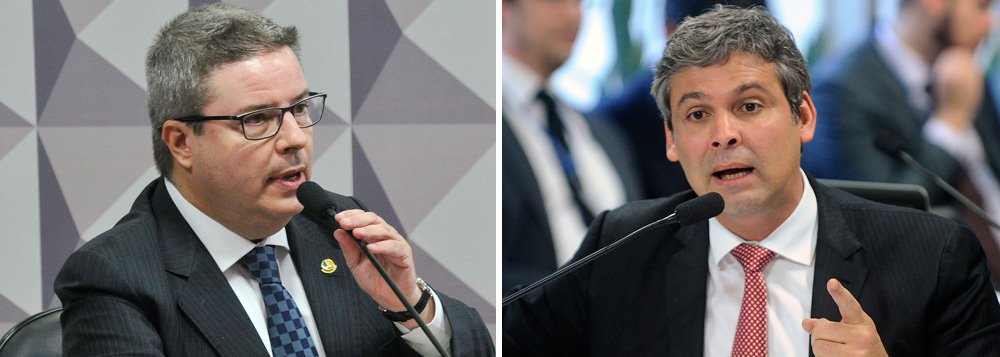 Acusado e criticado pelo senador Lindbergh Farias (PT-RJ) por ter usado as mesmas medidas – as “pedaladas fiscais – quando foi governador de Minas Gerais, o relator do processo de impeachment da presidente Dilma Rousseff no Senado Federal, Antonio Anastasia ( PSDB-MG) usa em sua defesa o argumento de que não é o seu passado como governador que está em discussão; ele afirma, ainda, que os atos do passado não influenciam o processo atual (Foto: Voney Malta) Acusado e criticado pelo senador Lindbergh Farias (PT-RJ) por ter usado as mesmas medidas – as “pedaladas fiscais – quando foi governador de Minas Gerais, o relator do processo de impeachment da presidente Dilma Rousseff no Senado Federal, Antonio Anastasia ( PSDB-MG) usa em sua defesa o argumento de que não é o seu passado como governador que está em discussão; ele afirma, ainda, que os atos do passado não influenciam o processo atual
