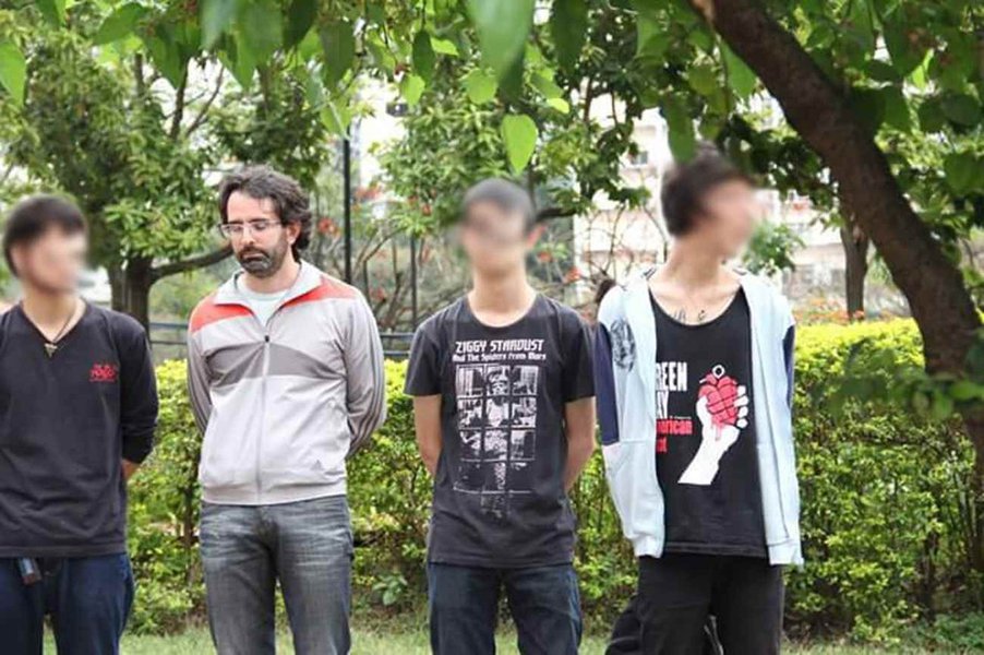 “A atividade de inteligência tem respaldo legal. O Exército tem sido empregado frequentemente nas operações de Garantia da Lei e da Ordem (GLO). A utilização permanente da inteligência tem assegurado a eficácia nas operações, o emprego proporcional da Força e minimizado os efeitos colaterais na população”, diz nota divulgada pelas Forças Armadas; “O acompanhamento de manifestações de rua em nosso país está inserido no contexto das Operações de Inteligência”; recentemente, um agente se infiltrou entre estudantes, fazendo com que fossem presos ilegalmente (Foto: Leonardo Attuch) “A atividade de inteligência tem respaldo legal. O Exército tem sido empregado frequentemente nas operações de Garantia da Lei e da Ordem (GLO). A utilização permanente da inteligência tem assegurado a eficácia nas operações, o emprego proporcional da Força e minimizado os efeitos colaterais na população”, diz nota divulgada pelas Forças Armadas; “O acompanhamento de manifestações de rua em nosso país está inserido no contexto das Operações de Inteligência”; recentemente, um agente se infiltrou entre estudantes, fazendo com que fossem presos ilegalmente
