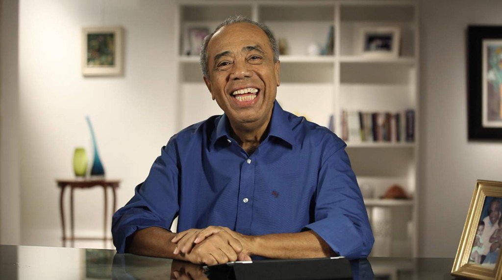 O corte de energia da prefeitura de Aracaju, ocorrido nesta terça-feira (27), por falta de pagamento, a cinco dias do final da atual administração, é o retrato mais fiel do governo municipal de João Alves Filho (DEM); o corte da energia elétrica é, desta forma, o "último ato" da mais desastrosa gestão já vivenciada pelos aracajuanos; somam-se a este fato outros de gravidade semelhante, todos em decorrência da incapacidade do atual prefeito de gerenciar o dinheiro municipal (Foto: Valter Lima) O corte de energia da prefeitura de Aracaju, ocorrido nesta terça-feira (27), por falta de pagamento, a cinco dias do final da atual administração, é o retrato mais fiel do governo municipal de João Alves Filho (DEM); o corte da energia elétrica é, desta forma, o "último ato" da mais desastrosa gestão já vivenciada pelos aracajuanos; somam-se a este fato outros de gravidade semelhante, todos em decorrência da incapacidade do atual prefeito de gerenciar o dinheiro municipal