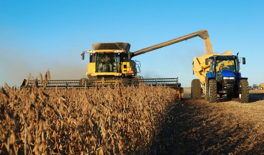 Os recursos serão repassados pelo Sistema Financeiro Gaúcho, formado pelo Banrisul, Badesul e BRDE, com a participação das secretarias da Agricultura, Pecuária e Irrigação e do Desenvolvimento Rural, Pesca e Cooperativismo; no ano passado, foram garantidos recursos de R$ 2,8 bilhões (Foto: Leonardo Lucena) Os recursos serão repassados pelo Sistema Financeiro Gaúcho, formado pelo Banrisul, Badesul e BRDE, com a participação das secretarias da Agricultura, Pecuária e Irrigação e do Desenvolvimento Rural, Pesca e Cooperativismo; no ano passado, foram garantidos recursos de R$ 2,8 bilhões