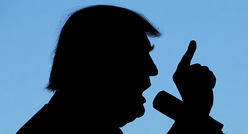 Presidente recém-eleito dos EUA, Donald Trump, indicou que lidar com o Daesh será sua prioridade durante a futura administração, levando muitos a crerem que Washington vai desistir do seu apoio tácito aos rebeldes sírios e cooperar com Damasco; Trump parece ter questionado o conceito na semana passada, quando falou que "agora estamos apoiando rebeldes que lutam contra o governo, mas não fazemos ideia de quem eles são" (Foto: Aquiles Lins) Presidente recém-eleito dos EUA, Donald Trump, indicou que lidar com o Daesh será sua prioridade durante a futura administração, levando muitos a crerem que Washington vai desistir do seu apoio tácito aos rebeldes sírios e cooperar com Damasco; Trump parece ter questionado o conceito na semana passada, quando falou que "agora estamos apoiando rebeldes que lutam contra o governo, mas não fazemos ideia de quem eles são"