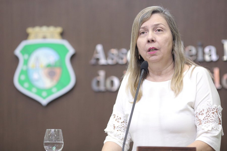 Para a parlamentar, a decisão da retirada integral da Petrobras dos setores de produção de biocombustíveis, pode implicar no fechamento da Usina de Biodiesel de Quixadá, com previsão para encerrar as suas atividades em novembro. A deputada apresentou um requerimento solicitando a realização de audiência pública para discutir o assunto (Foto: Fatima 247) Para a parlamentar, a decisão da retirada integral da Petrobras dos setores de produção de biocombustíveis, pode implicar no fechamento da Usina de Biodiesel de Quixadá, com previsão para encerrar as suas atividades em novembro. A deputada apresentou um requerimento solicitando a realização de audiência pública para discutir o assunto