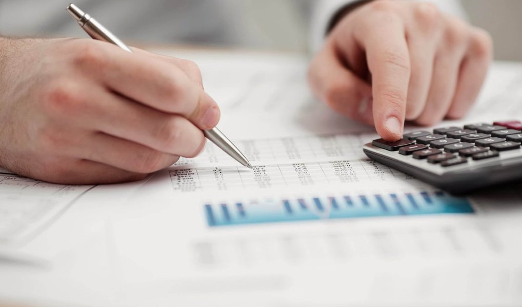 Caixa informou nesta segunda-feira 28 que aumentou as taxas de juros do crédito imobiliário; aumento vale para financiamento de imóveis residenciais, comerciais e mistos contratadas com recursos da poupança (SBPE); para clientes que não são correntistas do banco, a taxa pelo Sistema Financeiro Imobiliário, por exemplo, subiu de 11,5% para 12,5% ao ano; no caso de servidor que recebe salário pela Caixa, a taxa subiu 0,5 ponto percentual, passando de 10,50% para 11% ao ano (Foto: Aquiles Lins) Caixa informou nesta segunda-feira 28 que aumentou as taxas de juros do crédito imobiliário; aumento vale para financiamento de imóveis residenciais, comerciais e mistos contratadas com recursos da poupança (SBPE); para clientes que não são correntistas do banco, a taxa pelo Sistema Financeiro Imobiliário, por exemplo, subiu de 11,5% para 12,5% ao ano; no caso de servidor que recebe salário pela Caixa, a taxa subiu 0,5 ponto percentual, passando de 10,50% para 11% ao ano