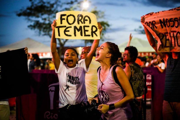 O golpe foi possível também devido aos nossos erros. Em 13 anos, não promovemos a alfabetização política da população. Não tratamos de organizar as bases populares. Não valorizamos os meios de comunicação que apoiavam o governo nem tomamos iniciativas eficazes para democratizar a mídia. Não adotamos uma política econômica voltada para o mercado interno (Foto: Frei Betto) O golpe foi possível também devido aos nossos erros. Em 13 anos, não promovemos a alfabetização política da população. Não tratamos de organizar as bases populares. Não valorizamos os meios de comunicação que apoiavam o governo nem tomamos iniciativas eficazes para democratizar a mídia. Não adotamos uma política econômica voltada para o mercado interno