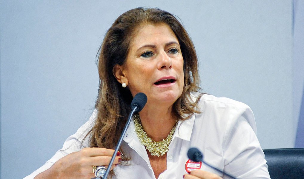 Nova direção do Banco Nacional de Desenvolvimento Econômico e Social (BNDES) criou uma força-tarefa para tentar destravar empréstimos da instituição junto à iniciativa privada para projetos considerados fundamentais para a infraestrutura do país; "São projetos de interesse público, que têm que acontecer e temos que encontrar como fazer acontecer", disse a diretora Marilene Ramos; "É um momento difícil porque muitos dos projetos envolvem empresas que estão na Lava Jato e as garantias corporativas ficam complicadas porque não se sabe o que pode acontecer com essas empresas", completou (Foto: Paulo Emílio) Nova direção do Banco Nacional de Desenvolvimento Econômico e Social (BNDES) criou uma força-tarefa para tentar destravar empréstimos da instituição junto à iniciativa privada para projetos considerados fundamentais para a infraestrutura do país; "São projetos de interesse público, que têm que acontecer e temos que encontrar como fazer acontecer", disse a diretora Marilene Ramos; "É um momento difícil porque muitos dos projetos envolvem empresas que estão na Lava Jato e as garantias corporativas ficam complicadas porque não se sabe o que pode acontecer com essas empresas", completou