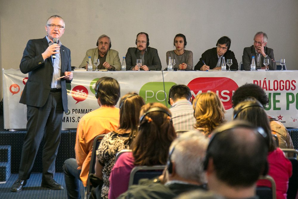 07/12/2015 - PORTO ALEGRE, RS, BRASIL - Seminário POAMAIS, realizado pelo PT e PCdoB, no Hotel Everest. Foto: Guilherme Santos/Sul21 (Foto: Leonardo Lucena) 07/12/2015 - PORTO ALEGRE, RS, BRASIL - Seminário POAMAIS, realizado pelo PT e PCdoB, no Hotel Everest. Foto: Guilherme Santos/Sul21