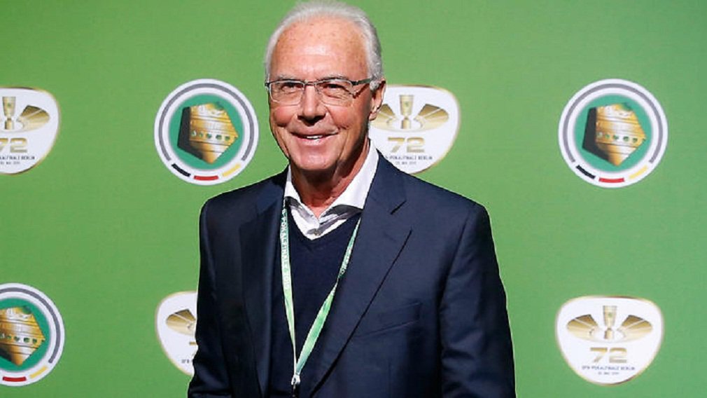 Comitê de Ética da Fifa iniciou ação formal contra seis indivíduos, incluindo o lendário Franz Beckenbauer, pela definição da Alemanha como sede da Copa do Mundo de 2006; "Nos casos do sr. Beckenbauer, dr. Zwanziger, sr. Schmidt e sr. Hans, a câmara de investigação irá investigar possíveis pagamentos indevidos e contratos para receber vantagens na escolha da sede da Copa do Mundo da Fifa de 2006", informou o Comitê de Ética da Fifa em comunicado (Foto: José Barbacena) Comitê de Ética da Fifa iniciou ação formal contra seis indivíduos, incluindo o lendário Franz Beckenbauer, pela definição da Alemanha como sede da Copa do Mundo de 2006; "Nos casos do sr. Beckenbauer, dr. Zwanziger, sr. Schmidt e sr. Hans, a câmara de investigação irá investigar possíveis pagamentos indevidos e contratos para receber vantagens na escolha da sede da Copa do Mundo da Fifa de 2006", informou o Comitê de Ética da Fifa em comunicado