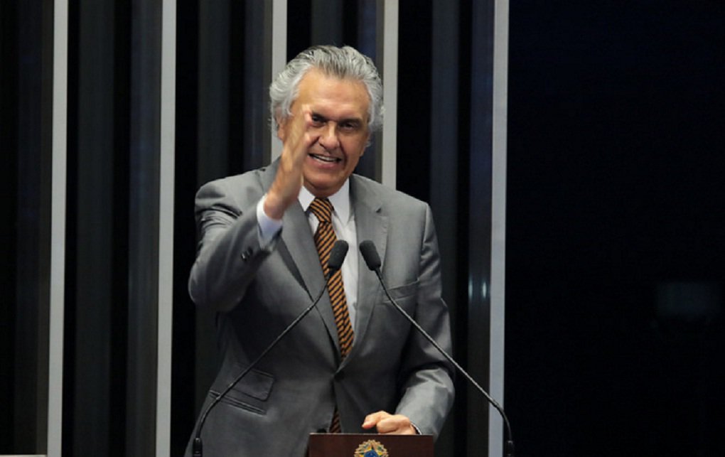 Senador goiano Ronaldo Caiado (DEM) disse que a carta do vice-presidente Michel Temer encaminhada à presidente Dilma Rousseff é uma “declaração a favor do impeachment”; “A carta do Michel Temer é uma declaração a favor do impeachment de Dilma. Houve uma posição sem rodeios, onde expõe, além da incapacidade administrativa, a falta de apoio político da presidente”, afirmou o parlamentar, que é totalmente favorável ao impeachment (Foto: José Barbacena) Senador goiano Ronaldo Caiado (DEM) disse que a carta do vice-presidente Michel Temer encaminhada à presidente Dilma Rousseff é uma “declaração a favor do impeachment”; “A carta do Michel Temer é uma declaração a favor do impeachment de Dilma. Houve uma posição sem rodeios, onde expõe, além da incapacidade administrativa, a falta de apoio político da presidente”, afirmou o parlamentar, que é totalmente favorável ao impeachment